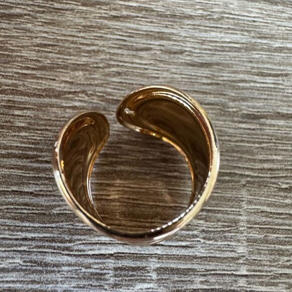 Elegant Gold-Tone Ring A1210 - Picture 3 of 4